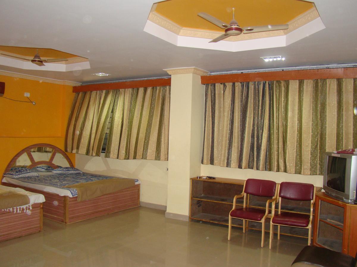 Sreeniketanam Lodge Madhavaram Exterior foto