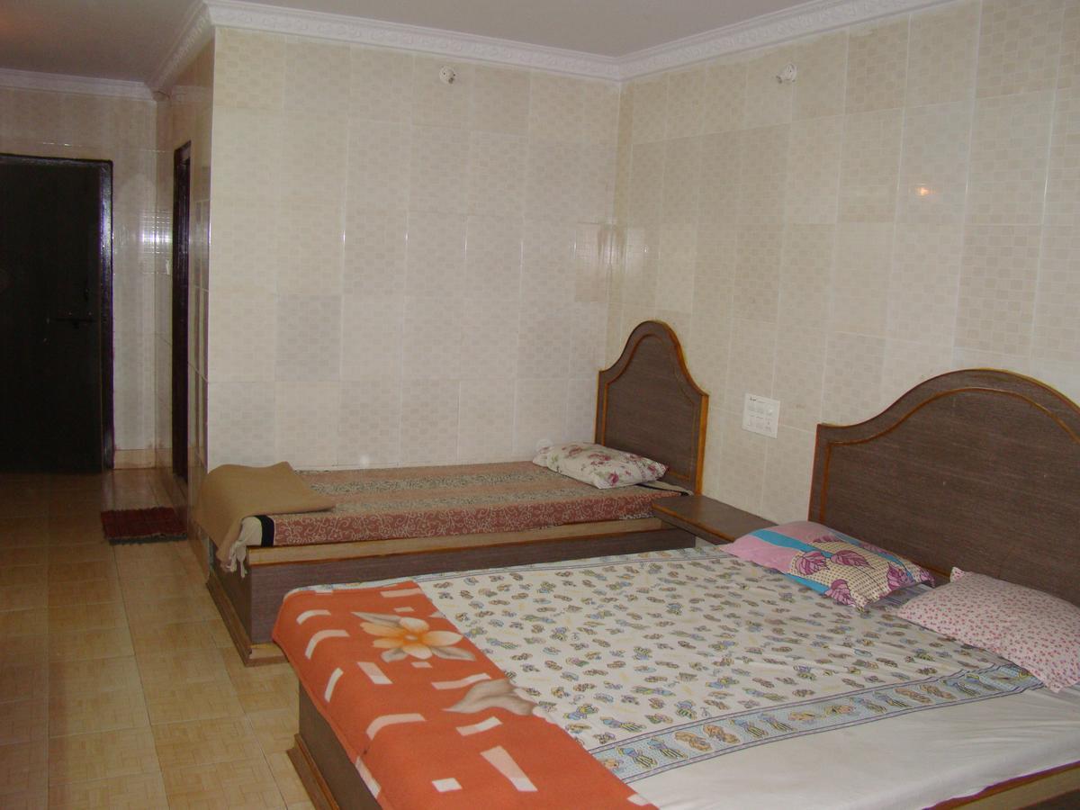Sreeniketanam Lodge Madhavaram Exterior foto