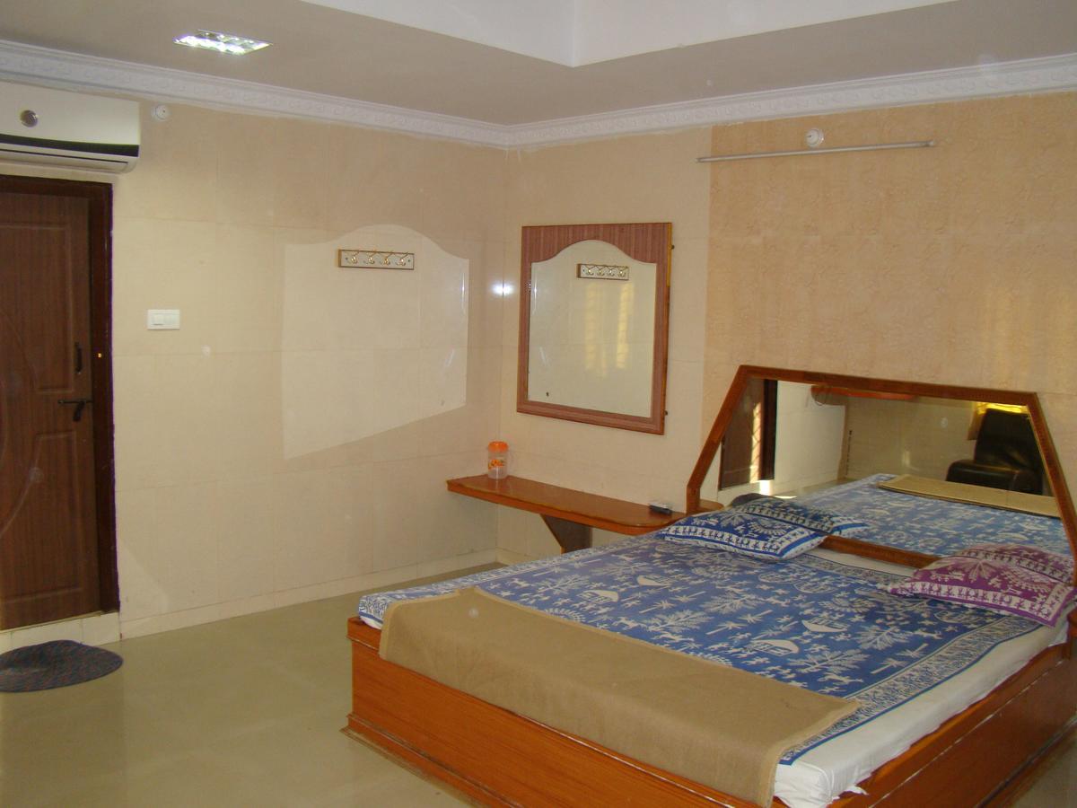 Sreeniketanam Lodge Madhavaram Exterior foto