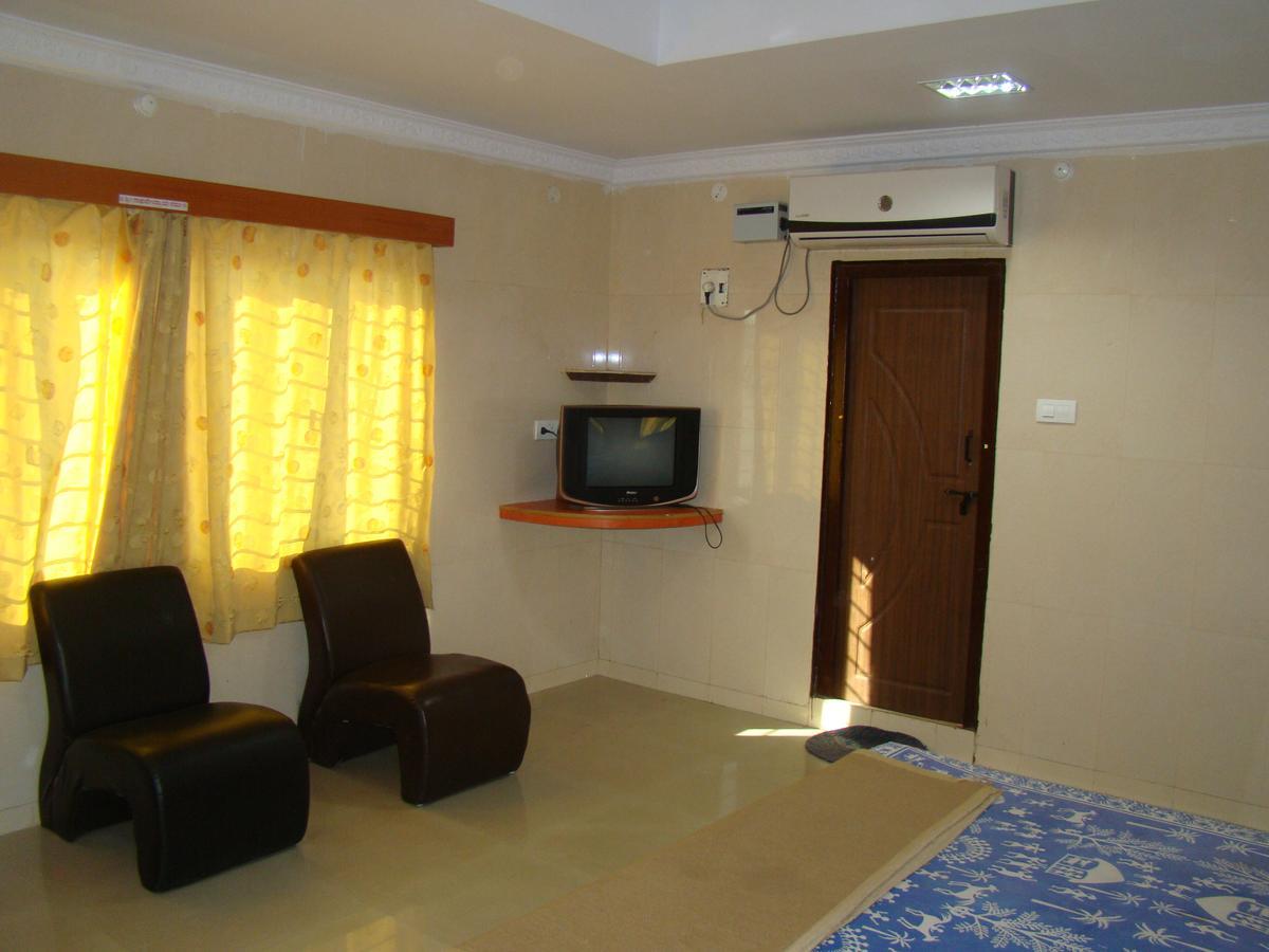 Sreeniketanam Lodge Madhavaram Exterior foto