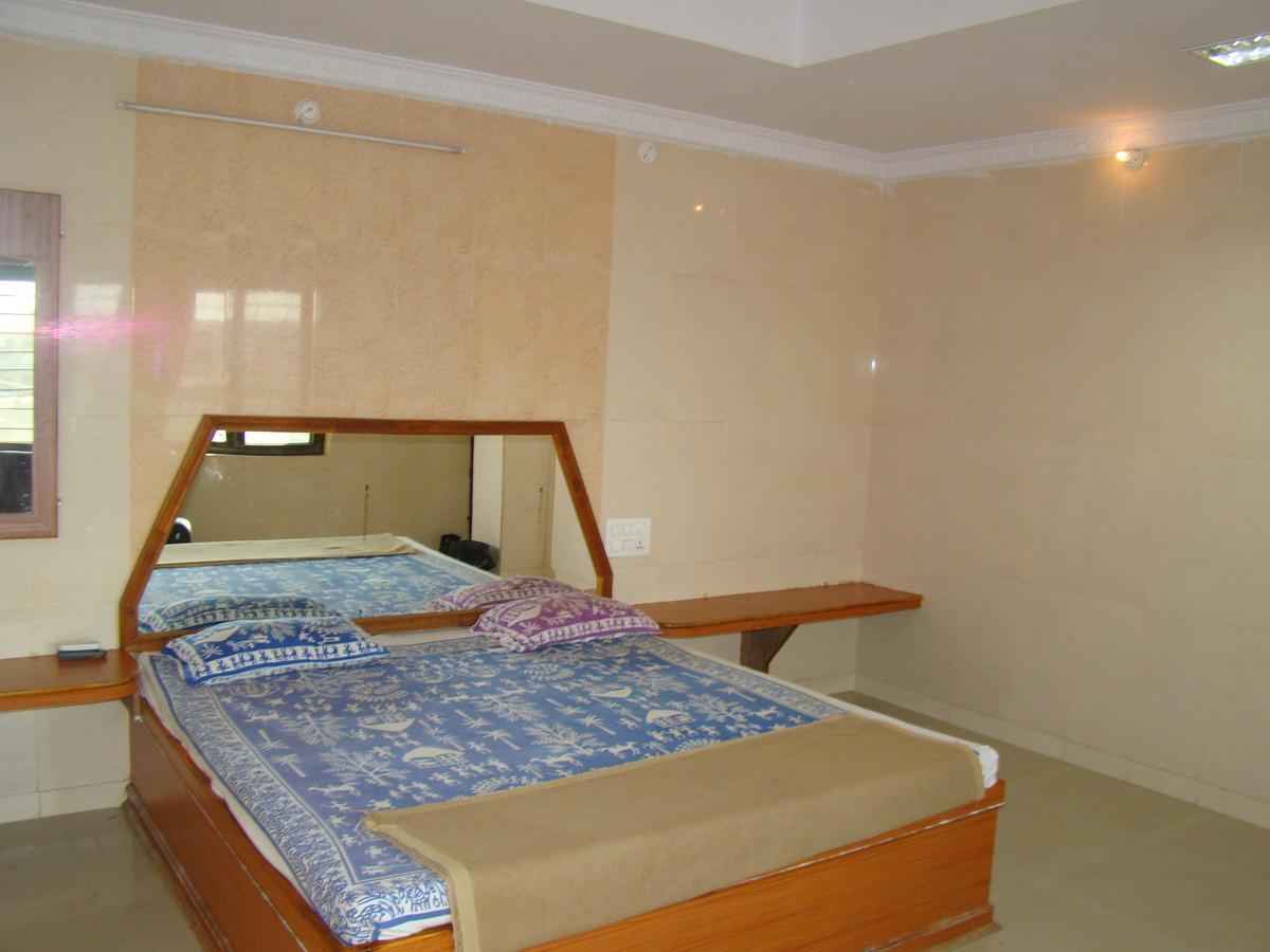 Sreeniketanam Lodge Madhavaram Exterior foto