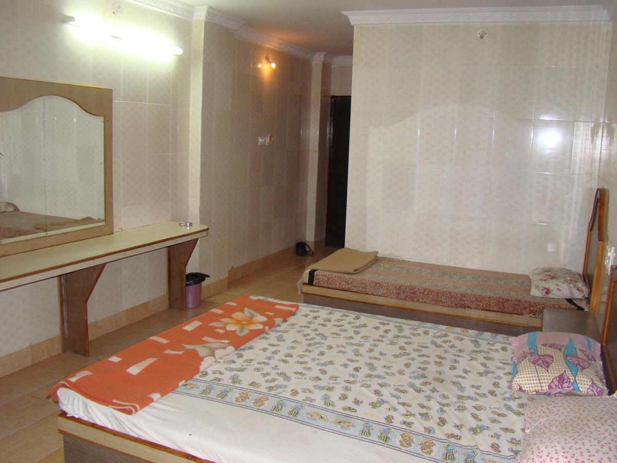 Sreeniketanam Lodge Madhavaram Exterior foto